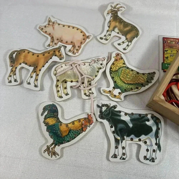 Melissa & Doug LACE & TRACE FARM‎ ANIMALS with Storage Case GUC - Picture 4 of 5